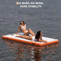 Garvee Plataforma Inflable Flotante de 305x183 cm, Muelle Acuático de PVC con Escalera Desmontable, Bomba Manual y Bolsa de Almacenamiento, Blanco y Naranja