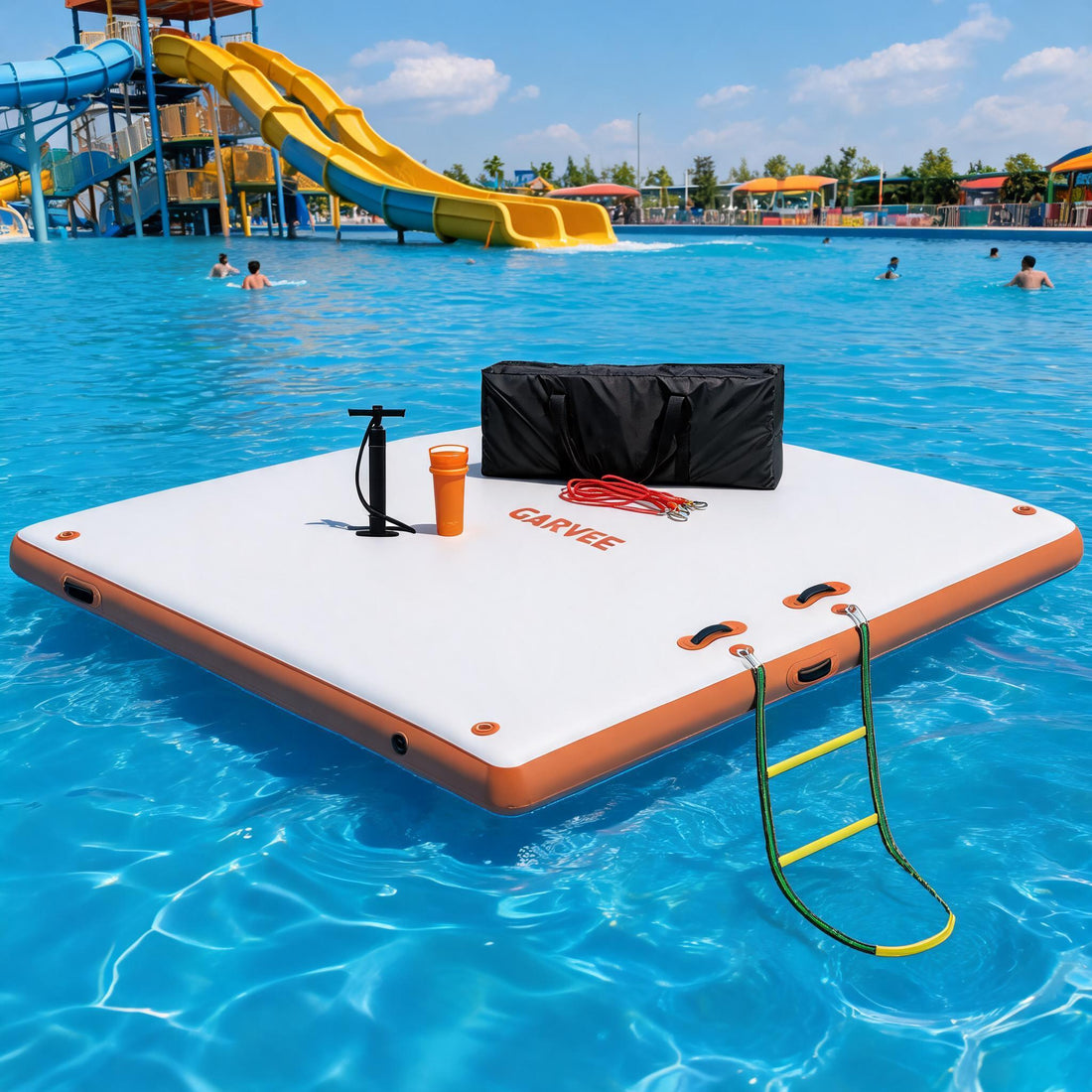 Garvee Plataforma Inflable Flotante de 305x305 cm, Muelle Acuático de PVC con Escalera Desmontable, Bomba Manual y Bolsa de Almacenamiento, Blanco y Naranja