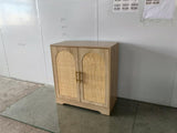 Garvee Buffet Sideboard Con Puertas De Ratán, Almacenamiento Amplio, MDF Resistente, Estilo Bohemio Minimalista, Multiusos Para Sala Y Comedor - Natural