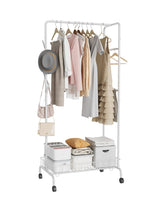 Garvee Caballete para Ropa con Ruedas Estilo Industrial, con Estante y Cesta, para Hogar y Oficina, Extensible, Hierro Blanco, Ruedas con Freno, Diseño Moderno