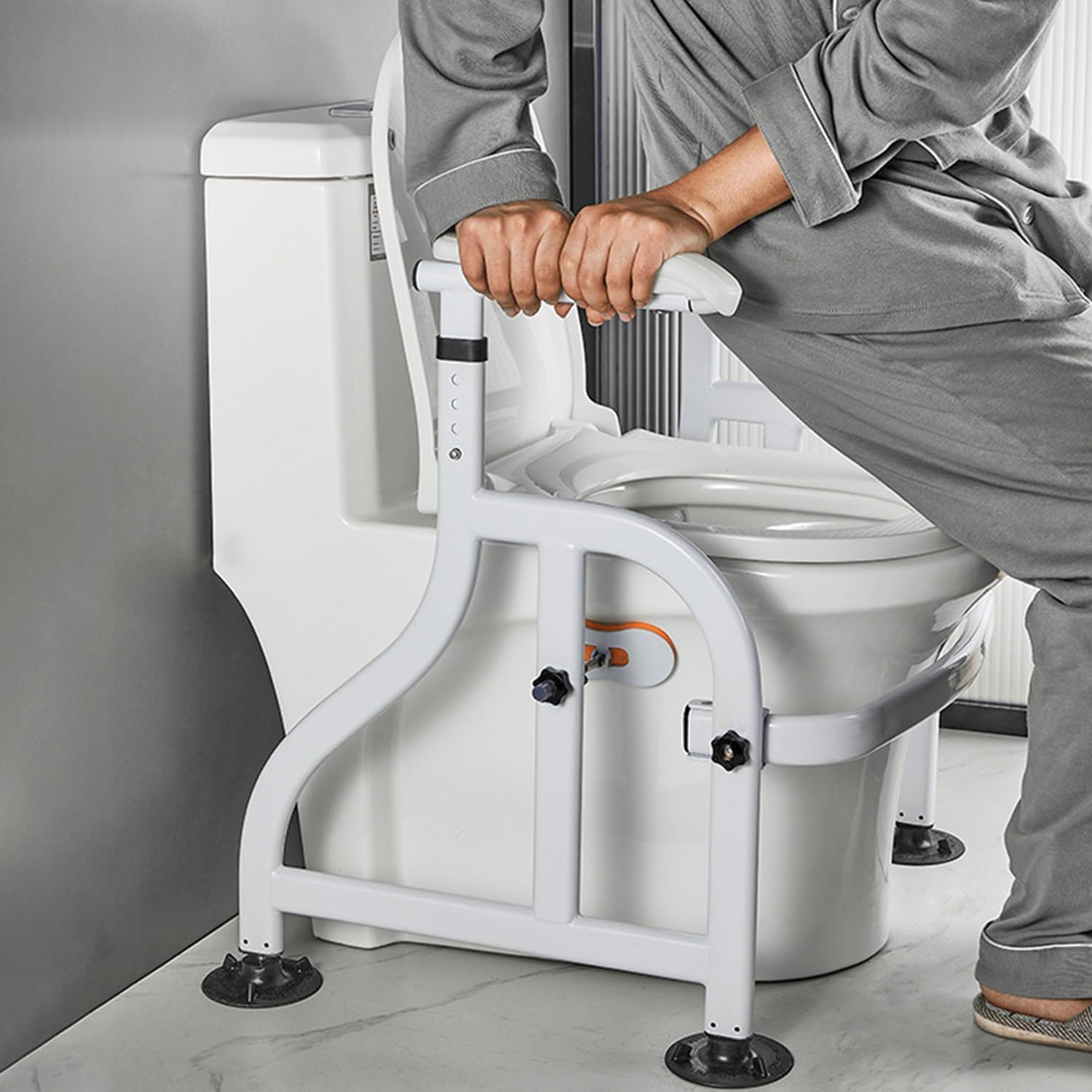 Garvee Ayuda para Levantarse del Inodoro de Acero Carbono Blanco, Asas Antideslizantes, Soporte con Pie de Ventosa y Prensa, Altura Ajustable 62x52x65-72cm para Adultos Mayores