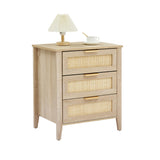 Garvee Mesita de Noche de Ratán Boho con 3 Cajones, Patas de Madera Robusta, Almacenamiento Espacioso, Acabado Natural para Dormitorio y Sala, 60×39×56 cm, Natural