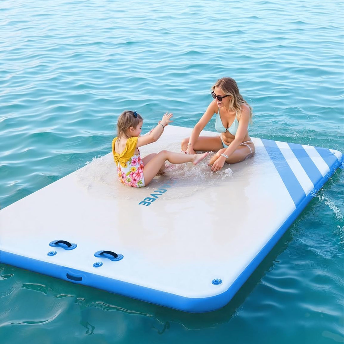 Garvee Muelle Inflable Flotante de 183x152 cm, Plataforma Acuática de PVC con Escalera y Superficie Antideslizante para Mar y Piscina Blanco y Azul