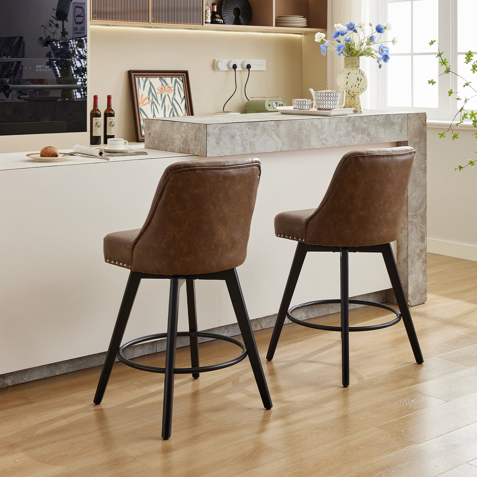 Garvee Taburetes de Bar Giratorios Modernos con Respaldo, Asiento Acolchado de Cuero, Patas de Madera Sólida, Altura 66 cm para Cocina y Bar en Casa, Diseño con Tachuelas, Negro