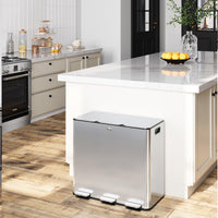 Garvee Cubo de Basura Rectangular de Acero Inoxidable y Plástico con Pedal Tapa Fina y 3 Compartimentos  60L para Reciclaje en Cocina Oficina y Hogar Plata