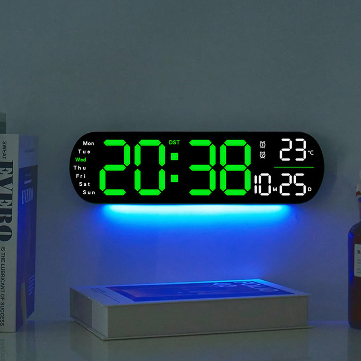 Garvee Reloj Digital LED de Pared 35 cm Pantalla Grande Brillo Ajustable 10 Niveles Memoria y Doble Alarma USB Verde para Cocina Salón Dormitorio y Oficina
