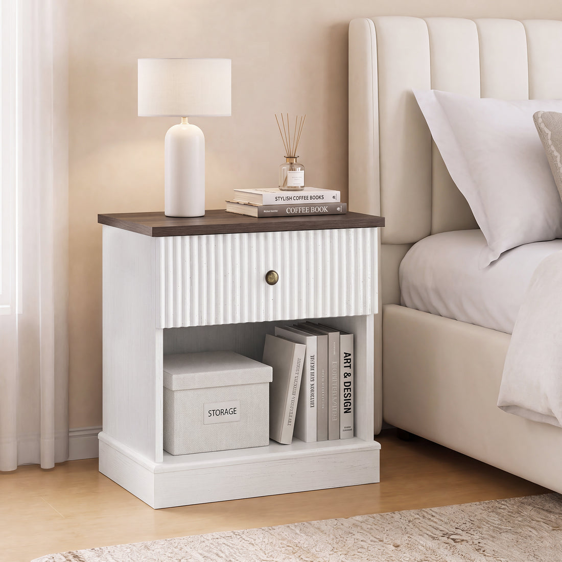 Garvee Mesita de Noche de Estilo Moderno y Mid-Century con Cajón y Estante Abierto, Mesa Auxiliar con Diseño Ondulado para Dormitorio y Salón, Roble Natural, 57x39x61 cm