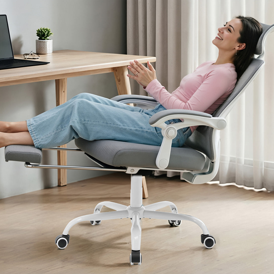 Garvee Silla de Oficina de Malla, Silla Ejecutiva Ergonómica con Reposapiés Extensible, Asiento de Oficina con Respaldo Alto Reclinable para Oficina Hogar, Marco Blanco y Gris Claro