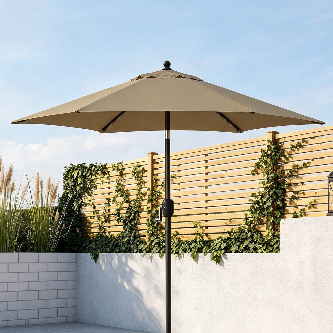 Garvee Sombrilla de Exterior de 229 cm, Inclinación Ajustable con Manivela, Mástil de Hierro 38 mm, Tejido Poliéster 180g Anti-UV, Color Caqui