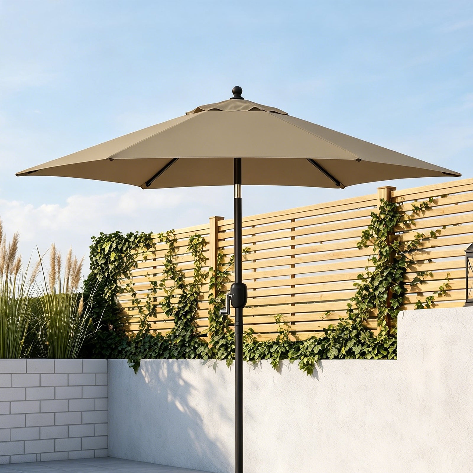 Garvee Sombrilla de Exterior de 229 cm, Inclinación Ajustable con Manivela, Mástil de Hierro 38 mm, Tejido Poliéster 180g Anti-UV, Color Caqui