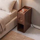 Garvee Mesita de Noche Moderna de Madera con Cajon Enchufes Integrados y Estante Abierto Una Unidad, Color Nogal