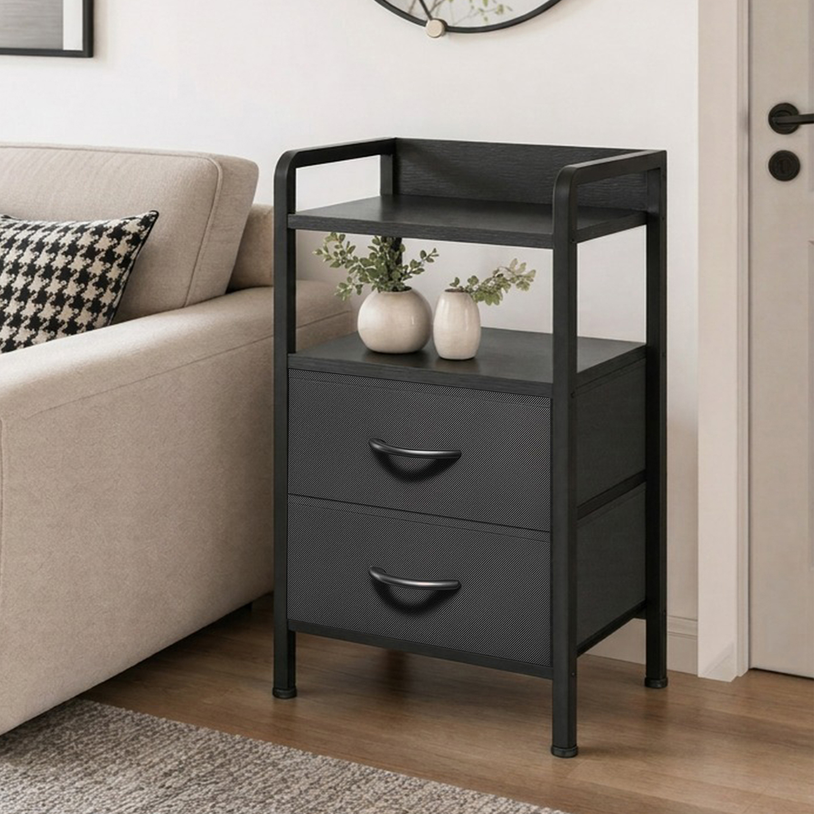Garvee Mesita de Noche Moderna con 2 Cajones de Tela y Estante, Mesa Auxiliar Compacta de Acero y Madera para Salón y Dormitorio, Negro