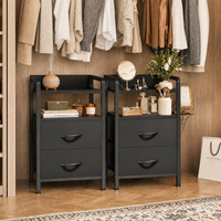 Garvee Mesita de Noche Moderna con 2 Cajones de Tela y Estante, Mesa Auxiliar Compacta de Acero y Madera para Salón y Dormitorio, Negro